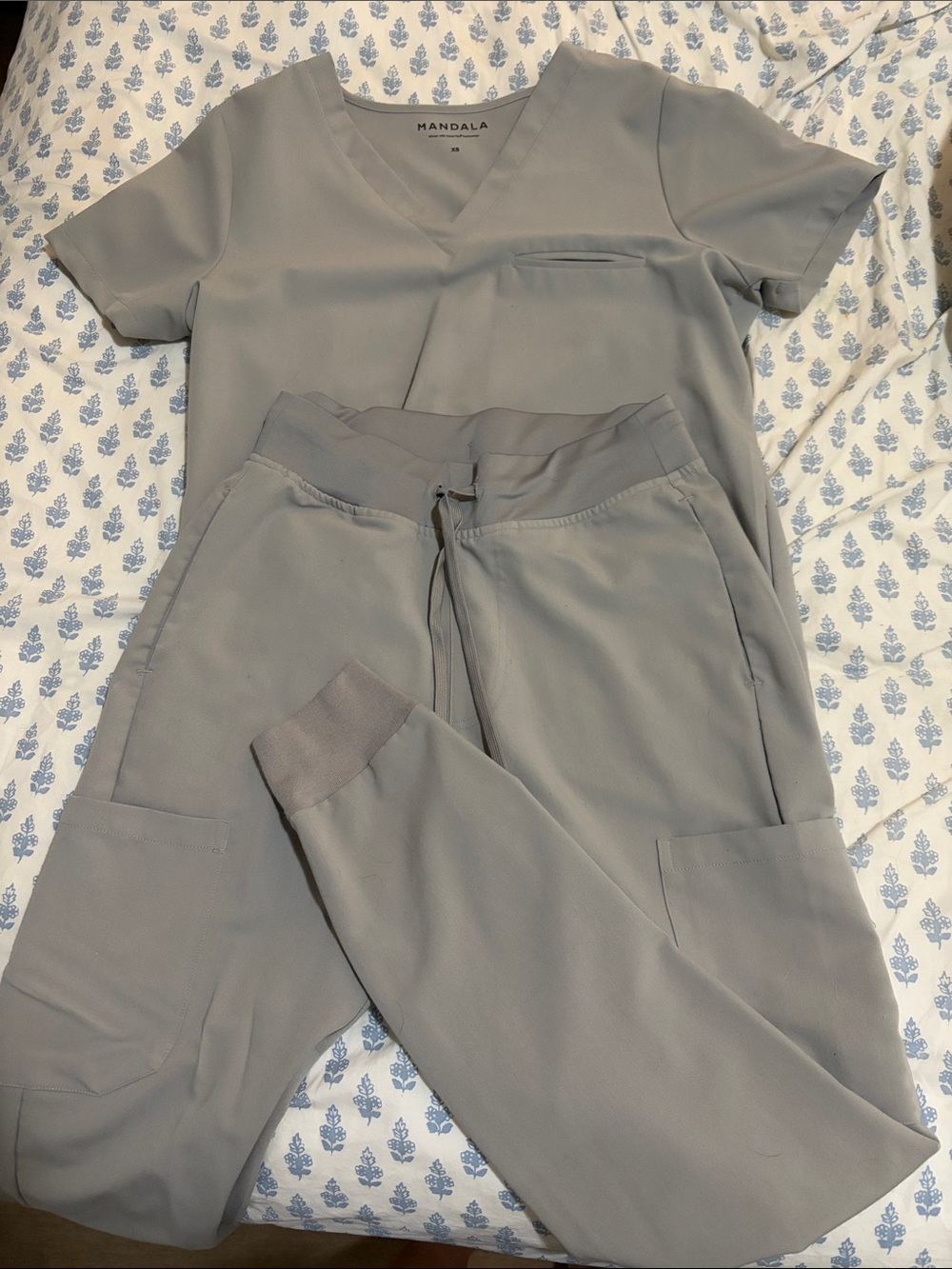 Mandala Women's Gray Scrub Top & Jogger Pants Set